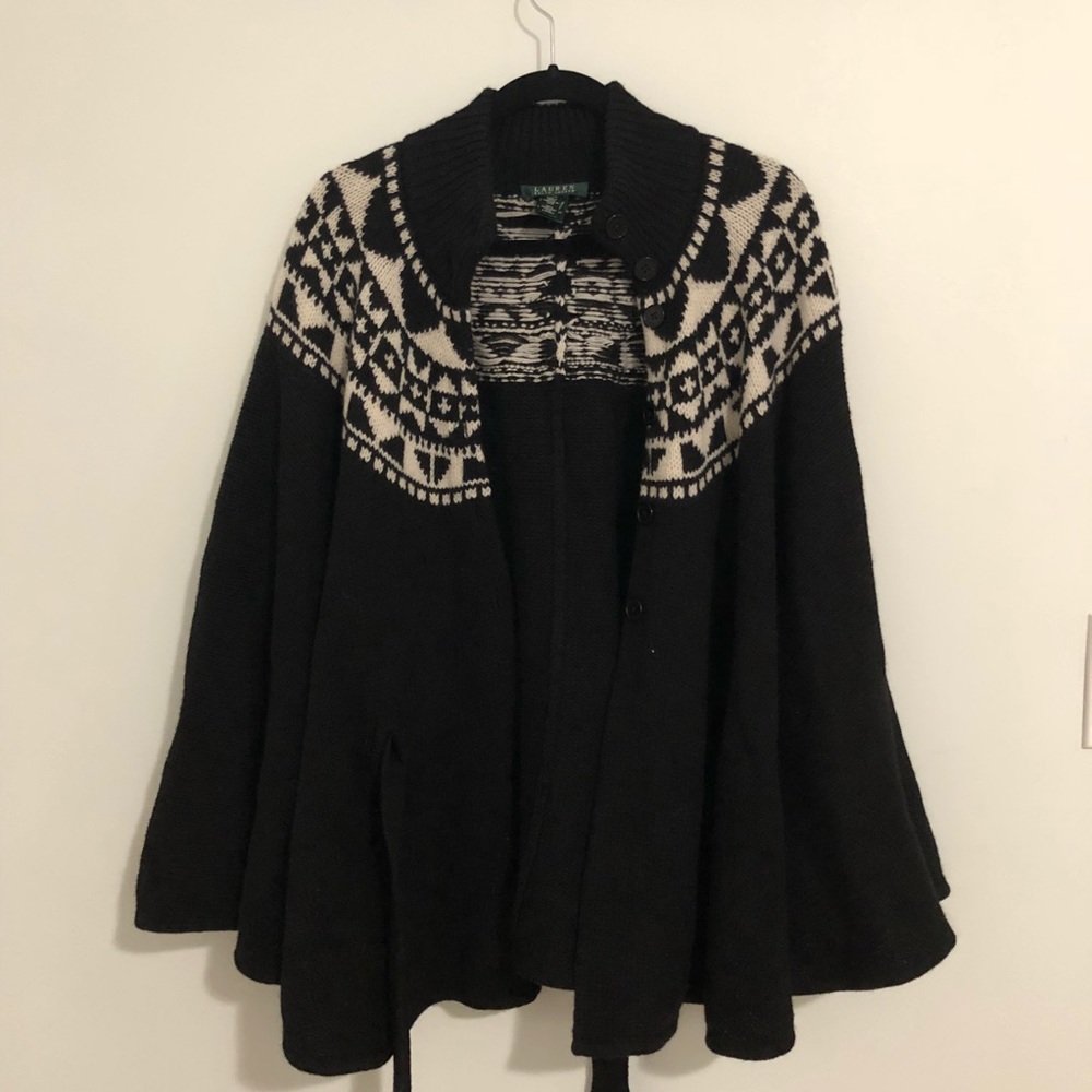 Knitted cape with waist tie